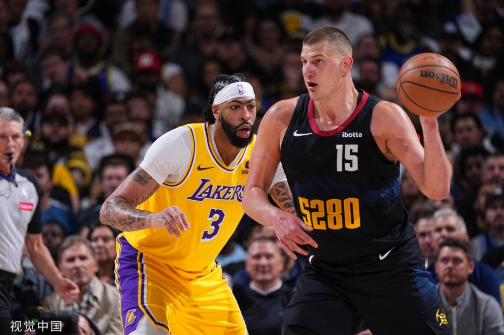 而媒体则普 而媒体则普