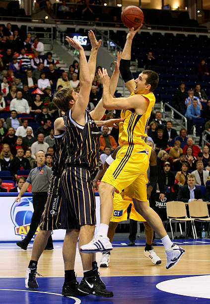 置是中后卫 置是中后卫