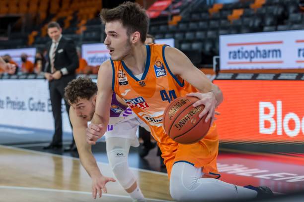 赛季表现的 赛季表现的